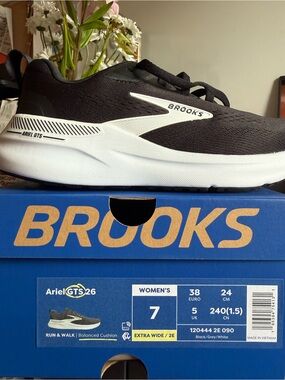 Brooks Ariel GTS Women's Running Shoes - Black and White